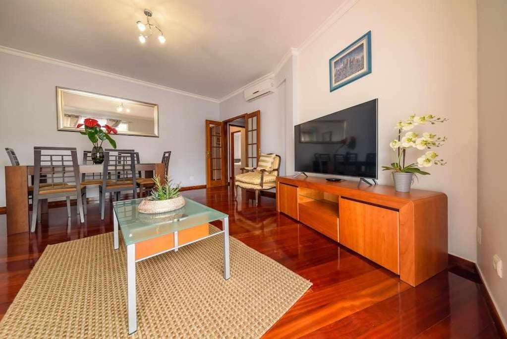 פונשל Alex Apartment מראה חיצוני תמונה